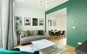 Apartment Center Of Paris By Studio Prestige